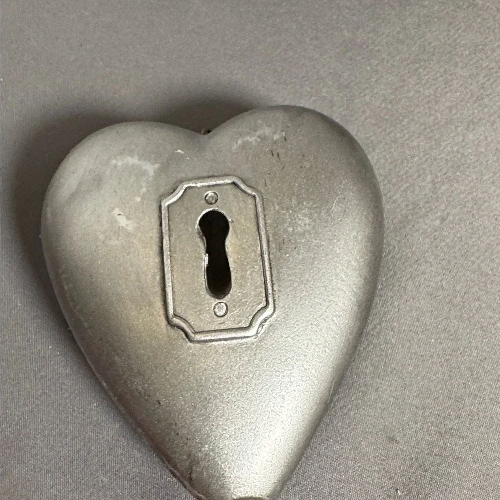 Silver Heart‎ Decor with Key